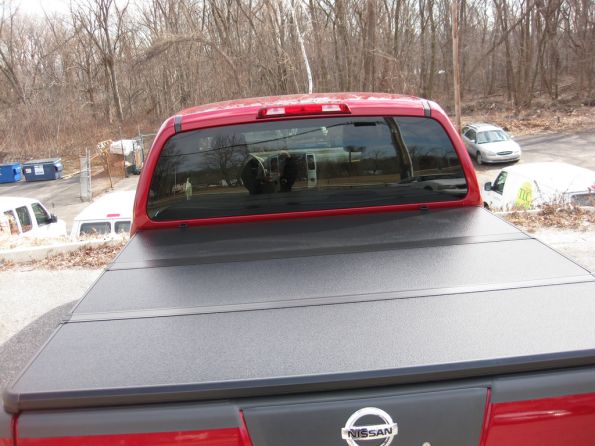 Extang-Solid-Fold-Nissan-2012-02-27-004