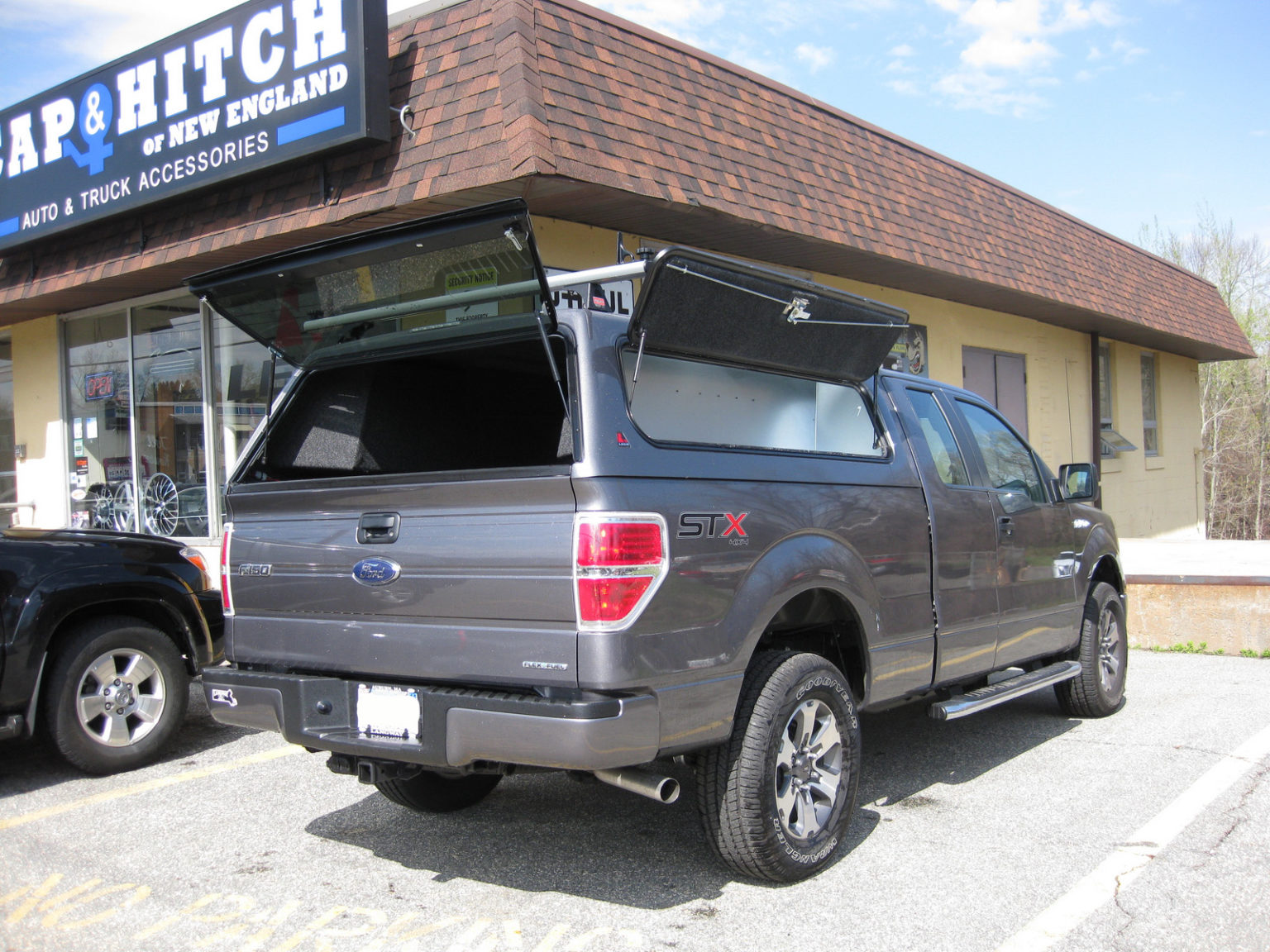 Leer Fiberglass Caps Cap & Hitch W. Springfield MA 01089