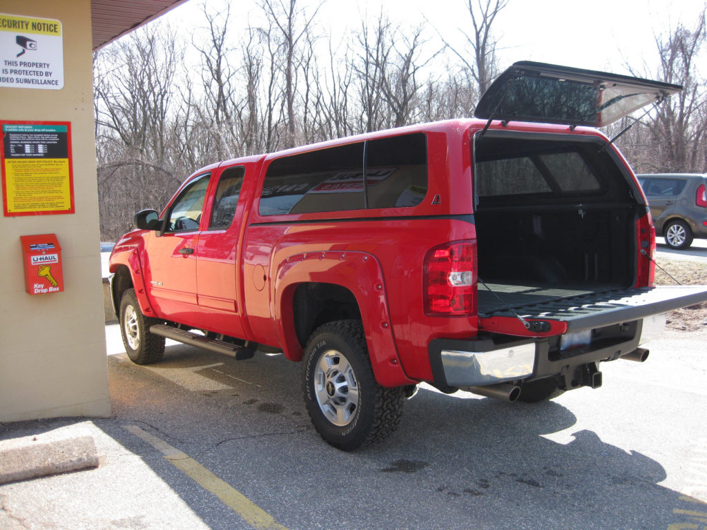 Leer Fiberglass Caps Western Mass Dealer Cap & Hitch W